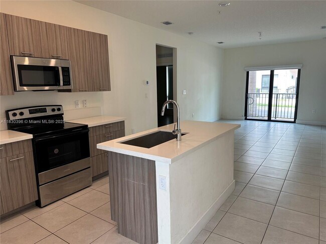 8265 NW 41st St in Doral, FL - Building Photo - Building Photo