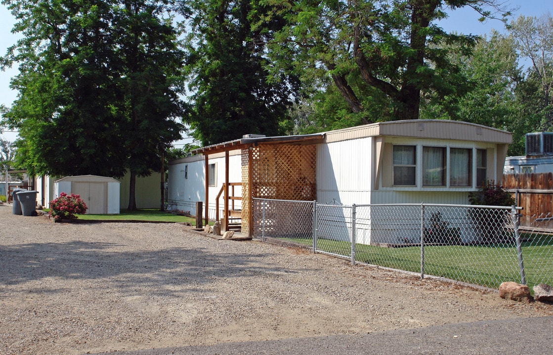 508-516 E 40th St in Garden City, ID - Building Photo