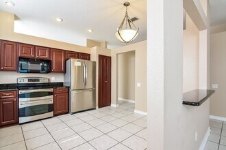 5523 Terrain De Golf Dr in Lutz, FL - Foto de edificio - Building Photo