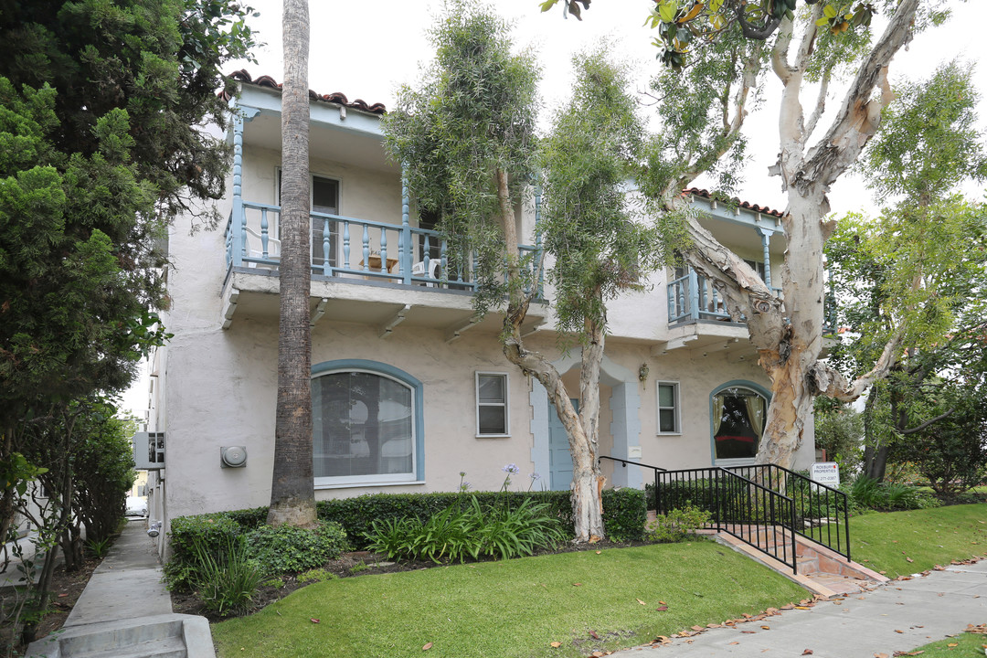 241 S Doheny Dr in Beverly Hills, CA - Building Photo