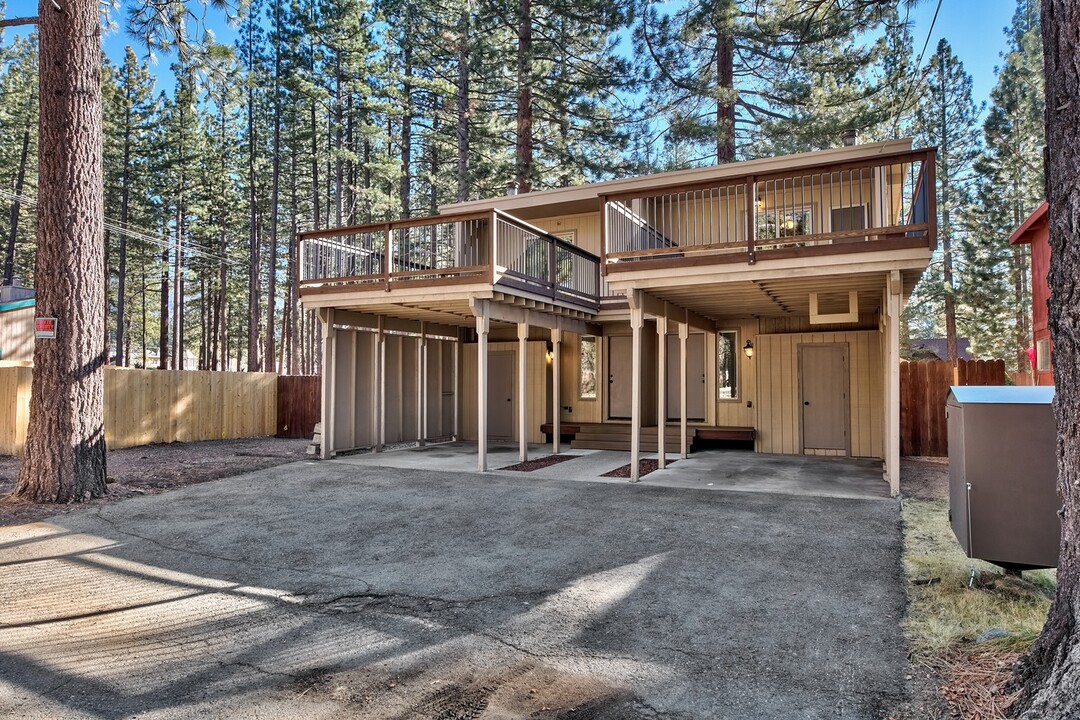 2424 Ponderosa St in South Lake Tahoe, CA - Building Photo