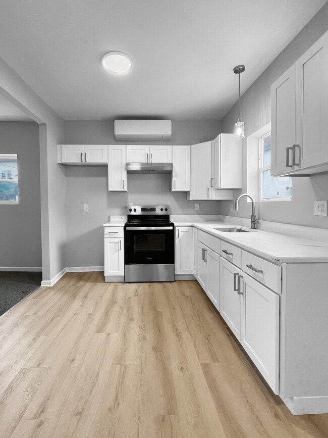 186 Rodman St, Unit 1 in Fall River, MA - Foto de edificio - Building Photo