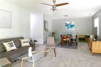 106 NW Park St in Bentonville, AR - Building Photo - Building Photo