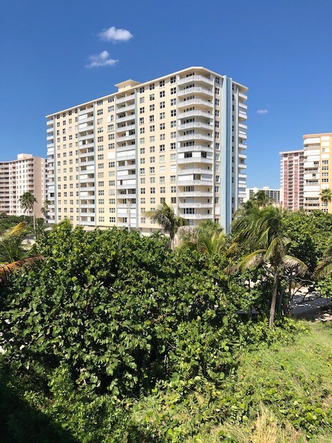 305 N Pompano Beach Blvd-Unit -707 in Pompano Beach, FL - Building Photo