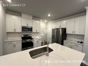 841 Cainhoy Ct in Zebulon, NC - Building Photo - Building Photo