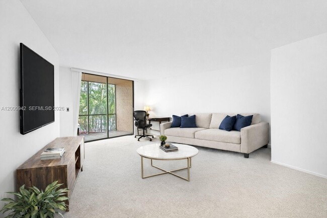 3800 N Hills Dr in Hollywood, FL - Building Photo - Building Photo