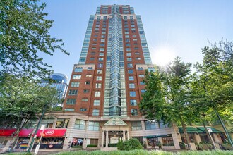 909 Burrard St in Vancouver, BC - Building Photo - Building Photo