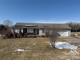 607 Jane Sowers Rd in Statesville, NC - Building Photo