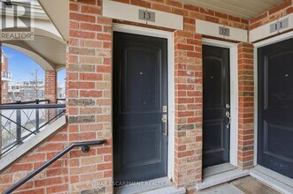 2464 Post Rd in Oakville, ON - Building Photo - Building Photo