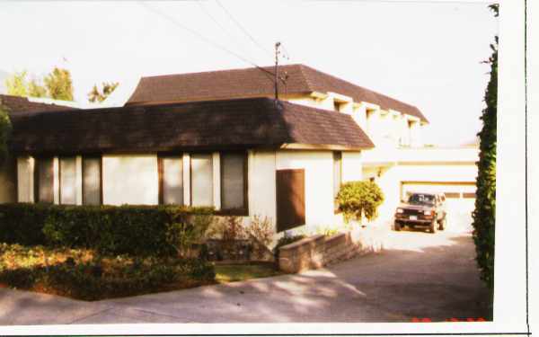 108 El Paseo in Millbrae, CA - Foto de edificio