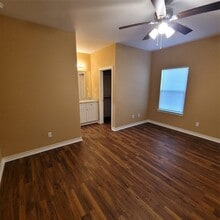 2107 24th St N in Texas City, TX - Foto de edificio - Building Photo