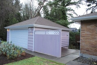 10832 35th Ave SW in Seattle, WA - Building Photo - Building Photo