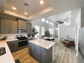 10100 Dawn Pearl Dr in Austin, TX - Building Photo - Building Photo