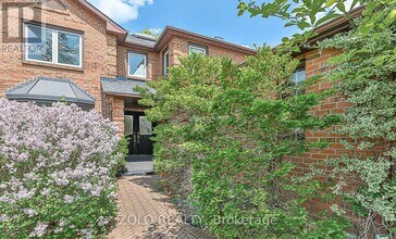 17 Hart St in Richmond Hill, ON - Building Photo - Building Photo