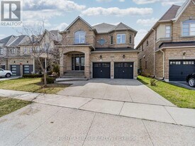 2340 Thruxton Dr in Oakville, ON - Building Photo