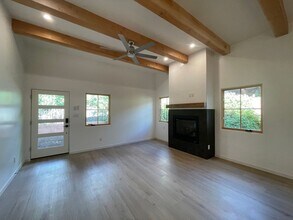 139 Camino Escondido in Santa Fe, NM - Building Photo - Building Photo