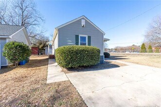 6341 Cliffdale Rd in Fayetteville, NC - Building Photo - Building Photo