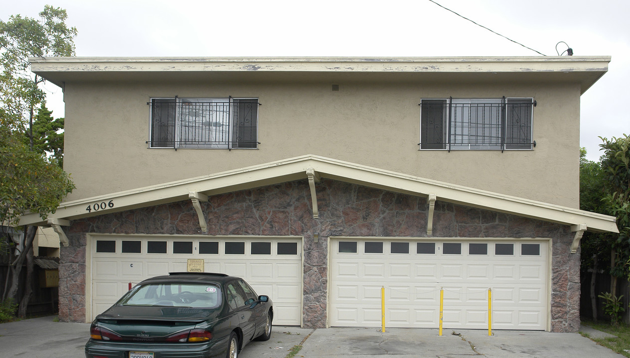 4006 Lyon Ave in Oakland, CA - Foto de edificio