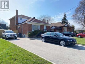22 Princeway Dr in Toronto, ON - Building Photo