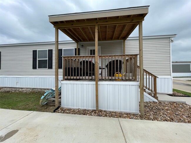 20410 Telge Rd in Tomball, TX - Building Photo - Building Photo