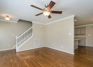 824 Lockesley Ln in Burlington, NC - Foto de edificio - Building Photo