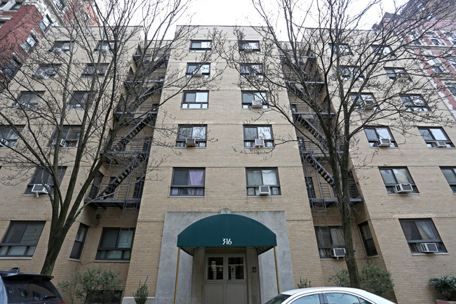 316 W 84th St in New York, NY - Building Photo - Building Photo