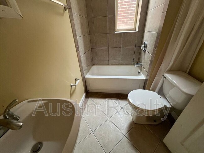 4658 Tyrolean Ave in St. Louis, MO - Building Photo - Building Photo