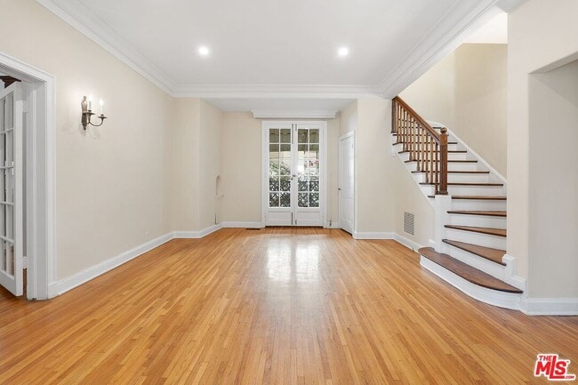 property at 420 S Beverwil Dr