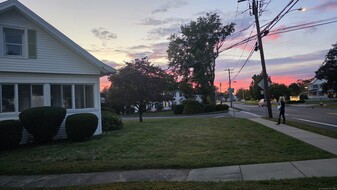 328 New London Turnpike in Glastonbury, CT - Building Photo