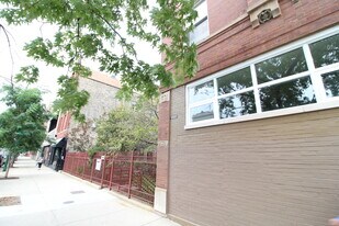 1439 N Ashland Ave in Chicago, IL - Building Photo