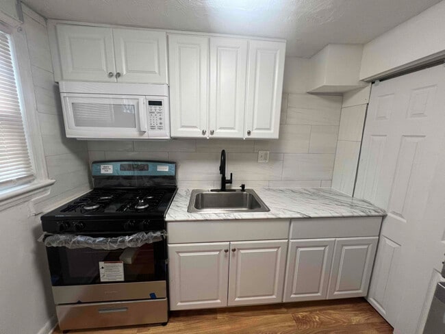 2553 Colebrooke Dr in Temple Hills, MD - Building Photo - Building Photo