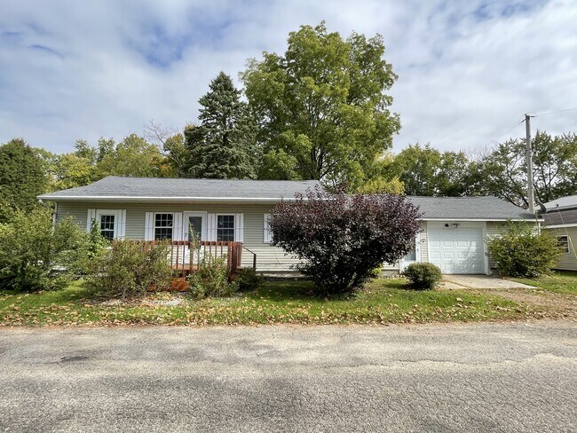 3510 Lakeshore Dr in Bremen, IN - Building Photo - Building Photo