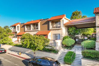 Sherman Way Townhomes in Reseda, CA - Building Photo - Building Photo