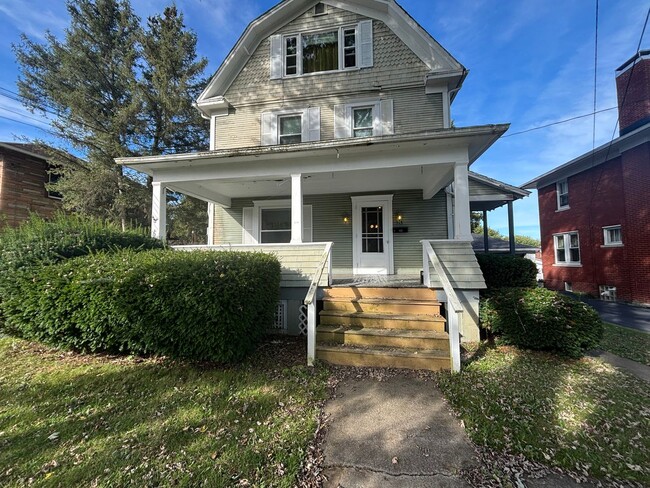 property at 513 N Center St