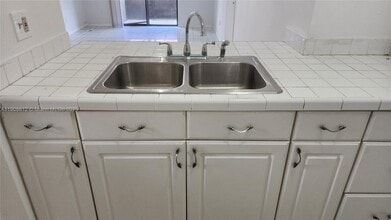 9708 Hammocks Blvd in Miami, FL - Building Photo - Building Photo