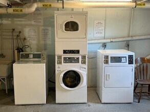 21 Warren St, Unit 2-4 in Waltham, MA - Building Photo - Building Photo