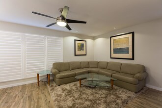 5122 N 31st Way-Unit -228 in Phoenix, AZ - Building Photo - Building Photo