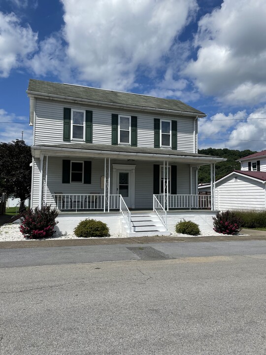 436 Iron St in Rockhill Furnace, PA - Building Photo