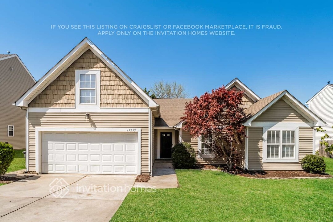15232 De Havilland Dr in Charlotte, NC - Building Photo