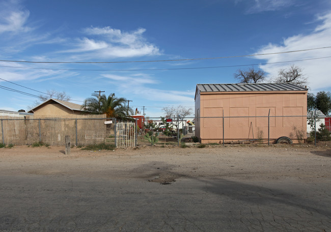 View West Trailer Court in Tucson, AZ - Building Photo - Building Photo