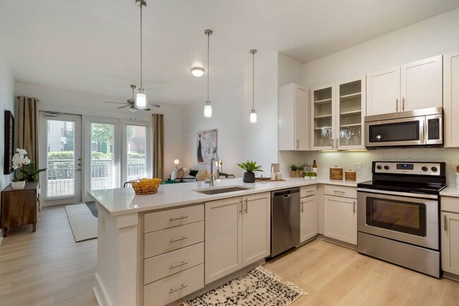 Allure at Southpark in Charlotte, NC - Building Photo - Building Photo