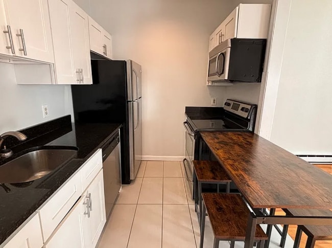 206 H St in Boston, MA - Building Photo - Building Photo