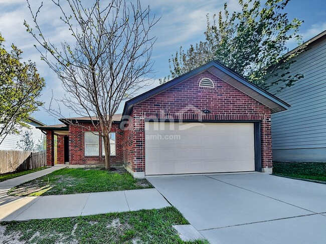 10832 Otter Pass in San Antonio, TX - Foto de edificio - Building Photo