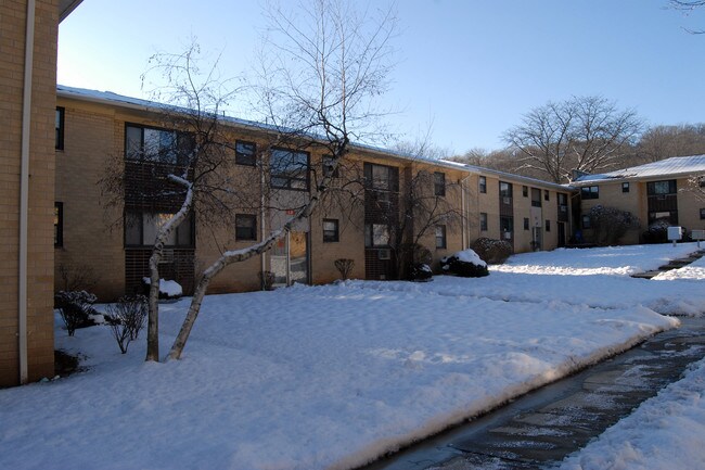 North Regency Apartments in North Plainfield, NJ - Building Photo - Building Photo