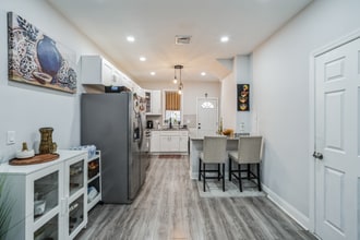 5940 Walton Ave in Philadelphia, PA - Foto de edificio - Building Photo