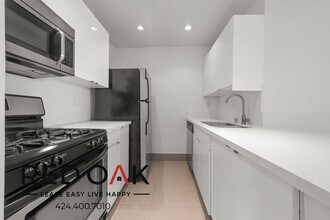 8811 Burton Way in West Hollywood, CA - Building Photo - Building Photo