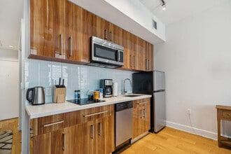 925 Common St in New Orleans, LA - Foto de edificio - Building Photo