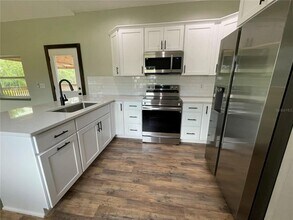 31528 Tyndall Rd in Zephyrhills, FL - Building Photo - Building Photo