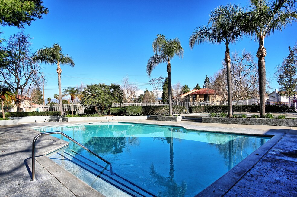 Camden Landmark Apartments and Nearby Ontario Apartments For Rent