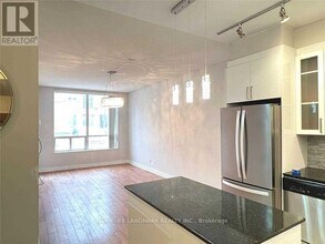 37 Galleria Pkwy in Markham, ON - Building Photo - Building Photo